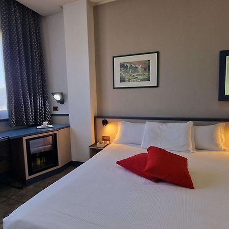Hotel Ibis Styles Palermo President Exterior foto
