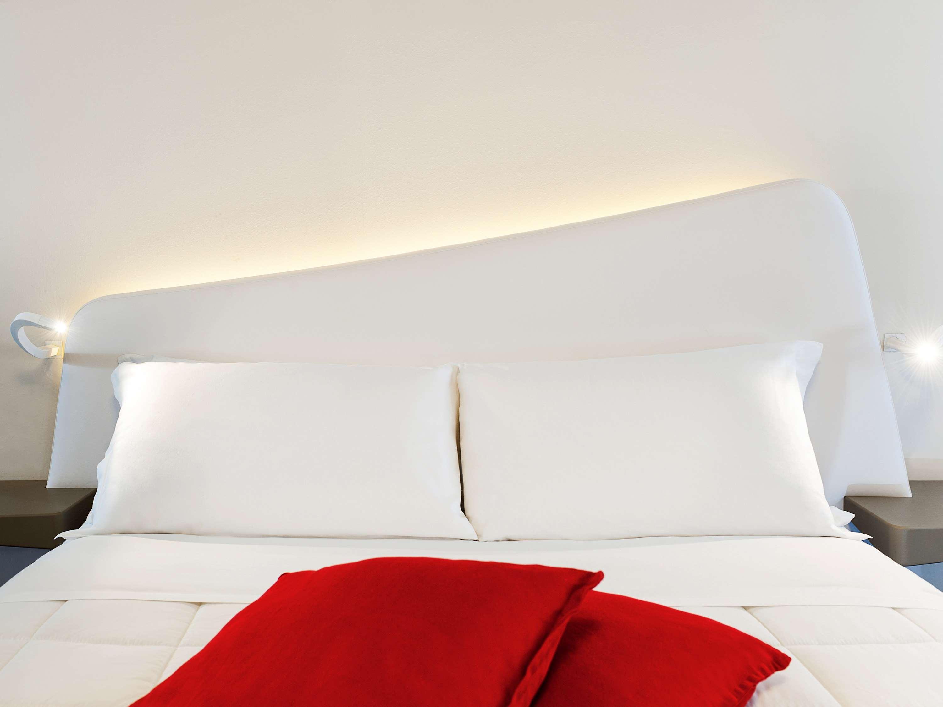 Hotel Ibis Styles Palermo President Exterior foto