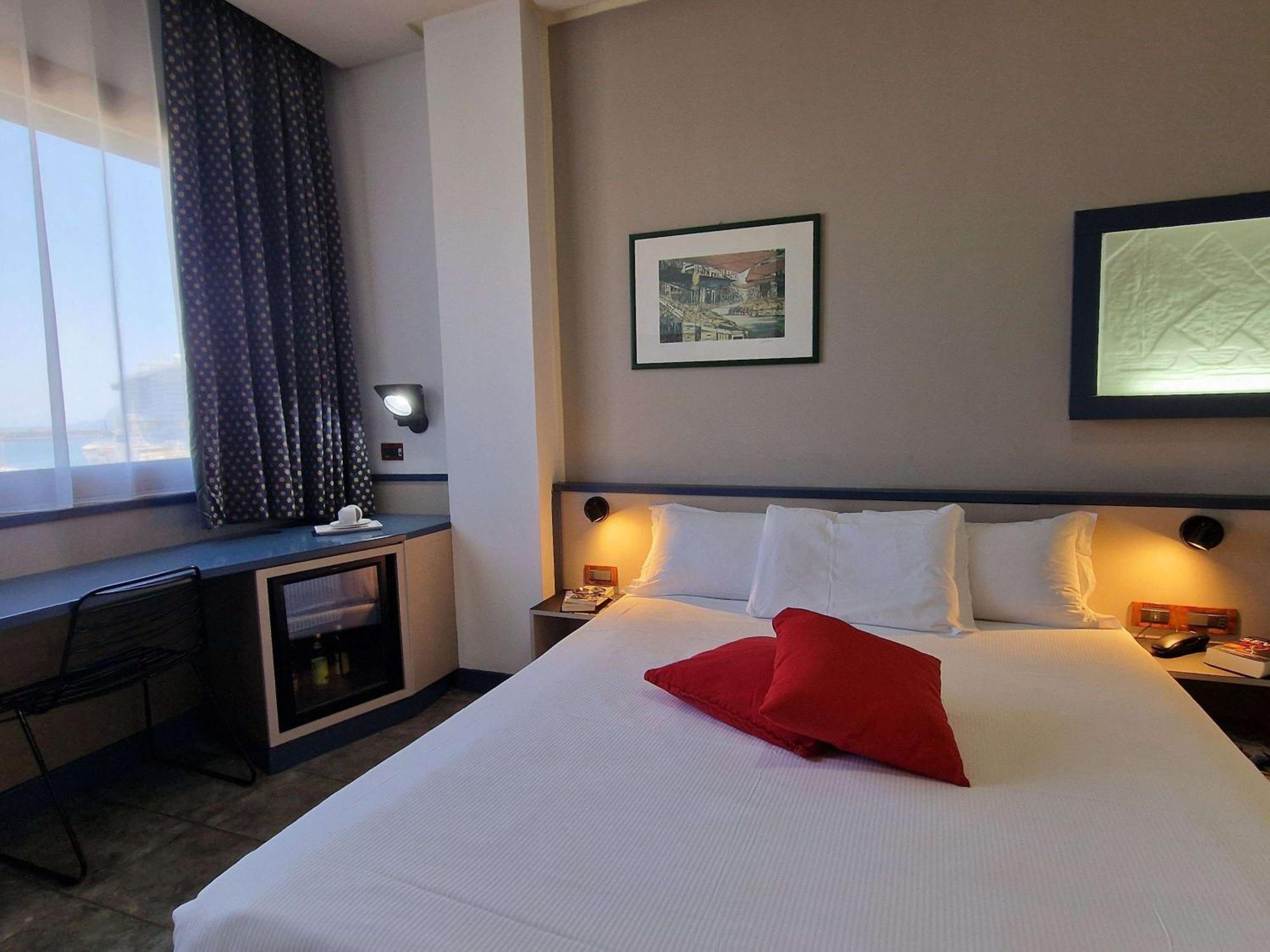 Hotel Ibis Styles Palermo President Exterior foto