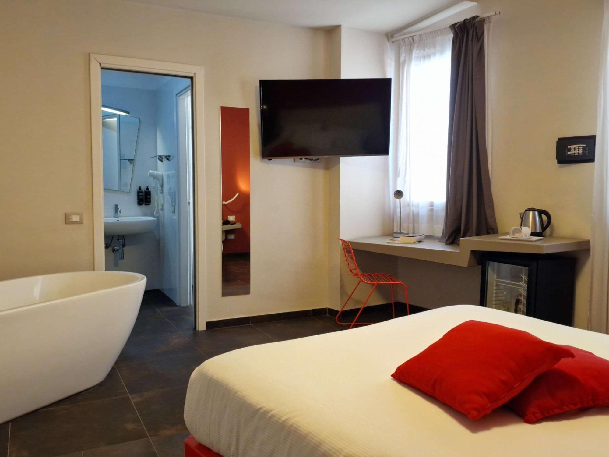Hotel Ibis Styles Palermo President Exterior foto