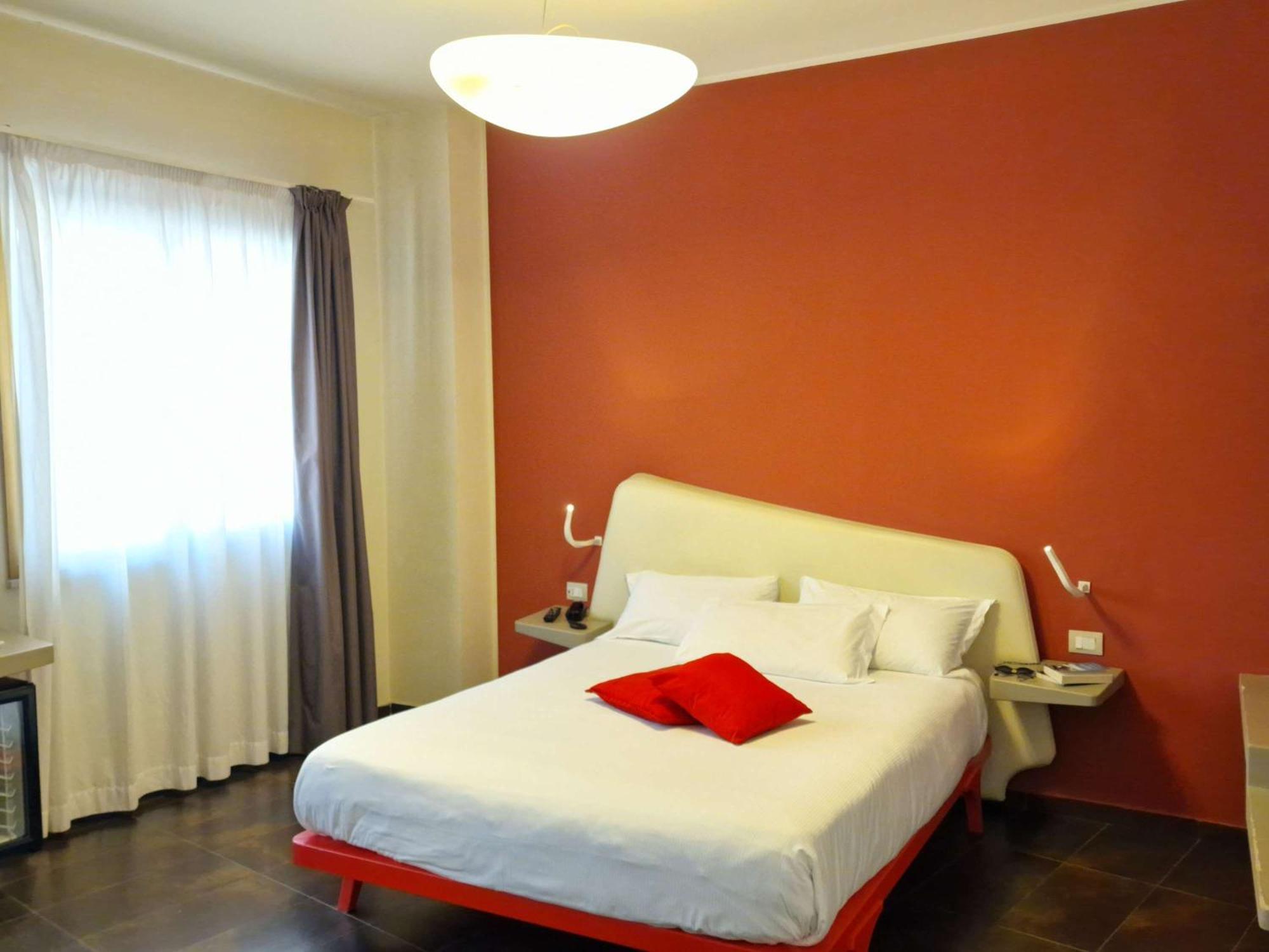 Hotel Ibis Styles Palermo President Exterior foto