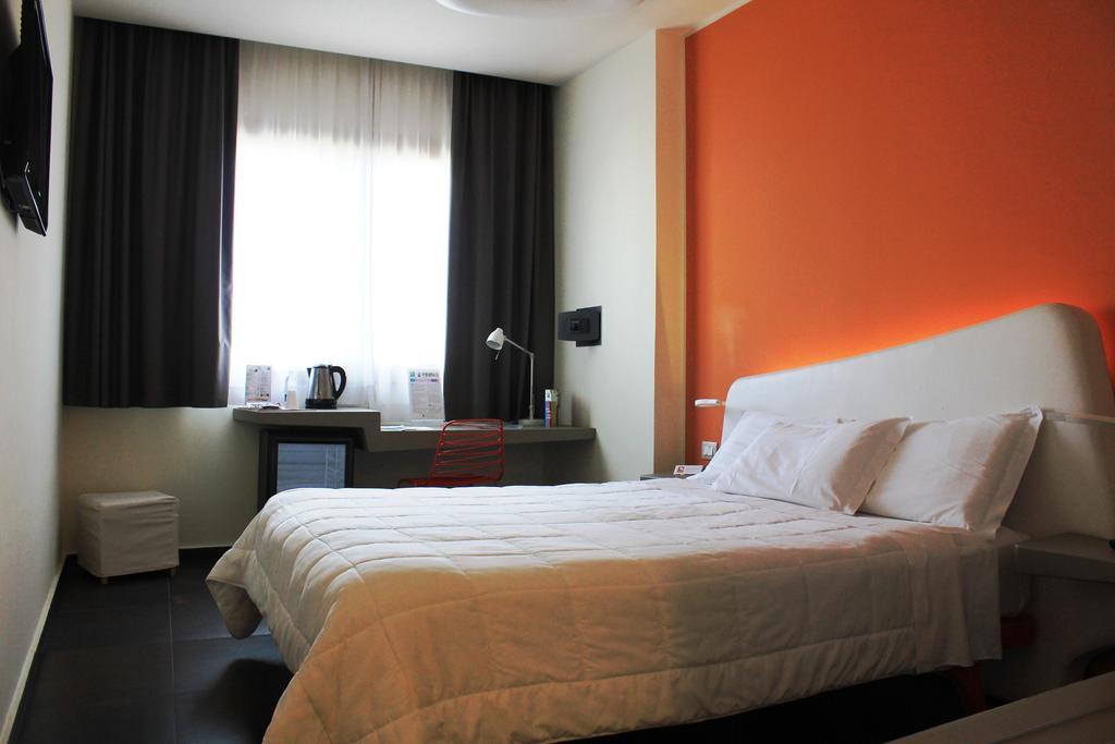 Hotel Ibis Styles Palermo President Exterior foto